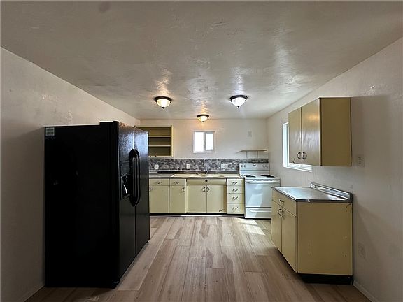4th image of 3600 E Thompson Avenue