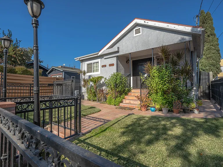 4215 Camero Ave — Photo 2
