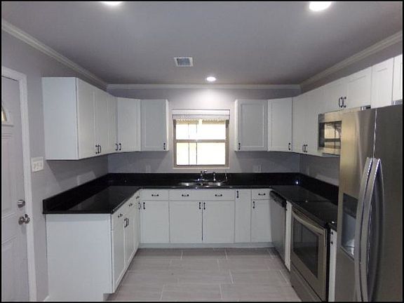 5th image of 305 W I Ave