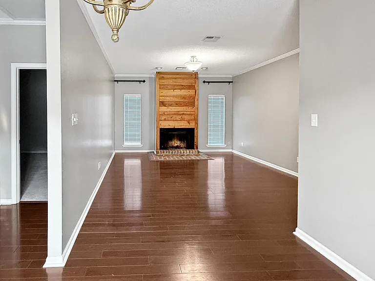 820 Rosedown Ln — Photo 4