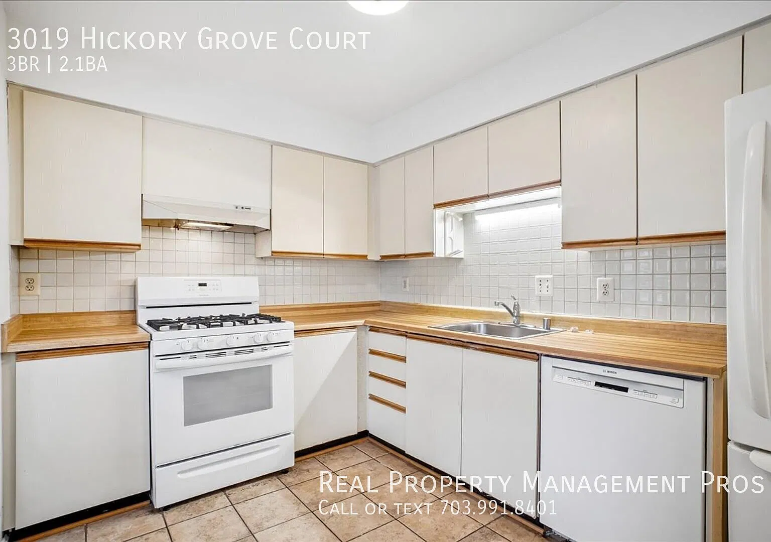 3 Level Townhouse in Fairfax! — Photo 3