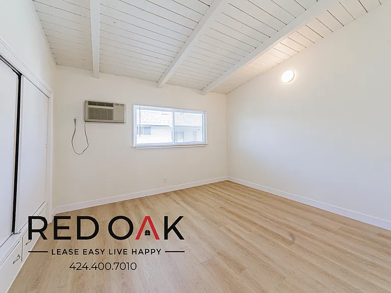 12719 Vanowen St #10 — Photo 9