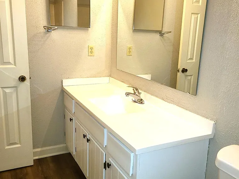 2141 Selwyn Ave #206 — Photo 8