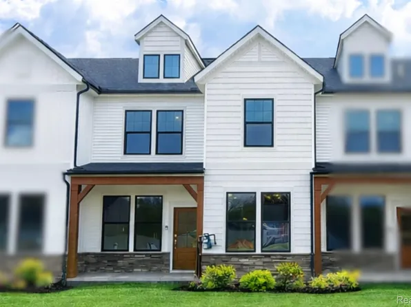 265 Lantana Dr, Brighton, MI 48116