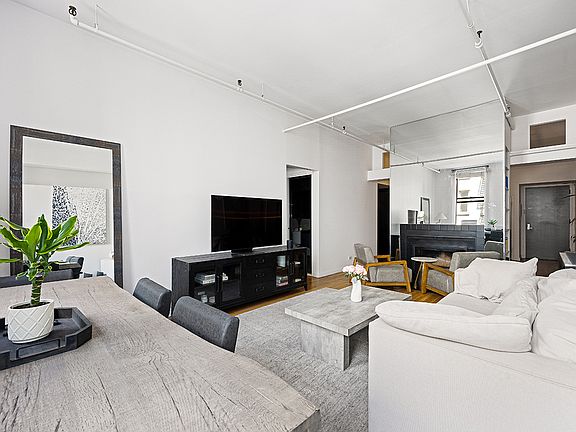 3rd image of 426 W Broadway APT 3B