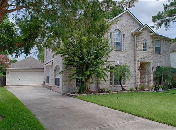 3rd image of 18619 Bluewater Cove Dr