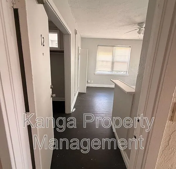 523 24th St #12 — Photo 2