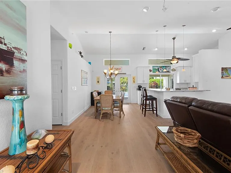 170 SW 52nd St — Photo 6