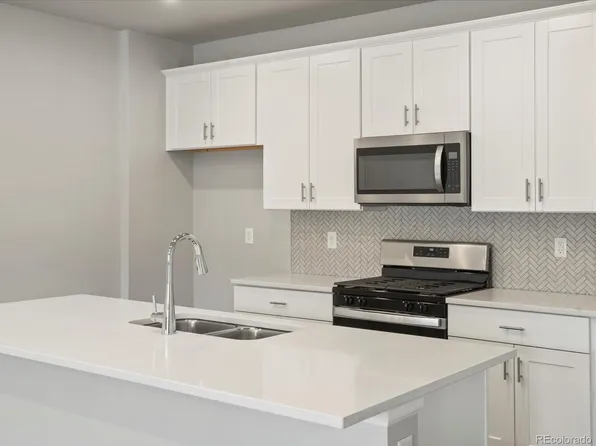 22271 E 7th Place, Aurora, CO 80018