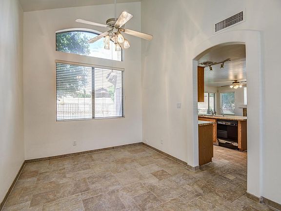 melude dining room into kitchen