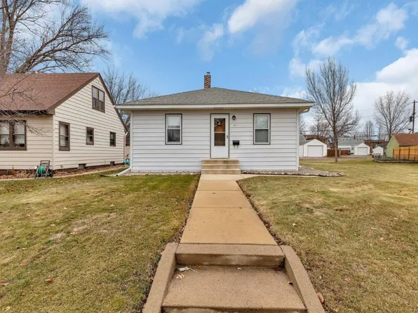 124 Riverside Dr NE, Saint Cloud, MN 56304