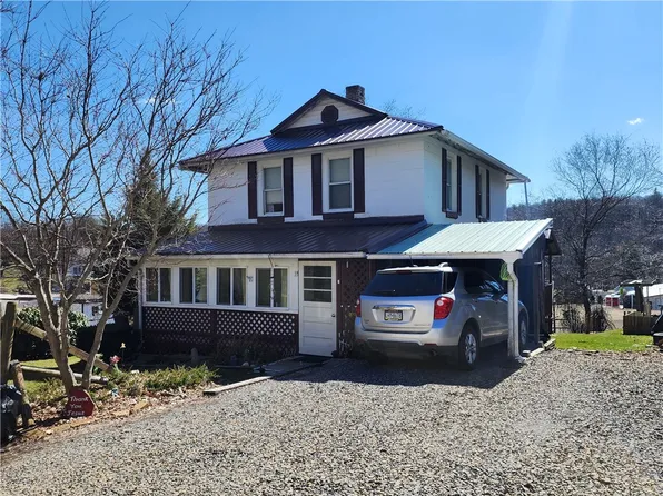 15 Fisher St, Commodore, PA 15729