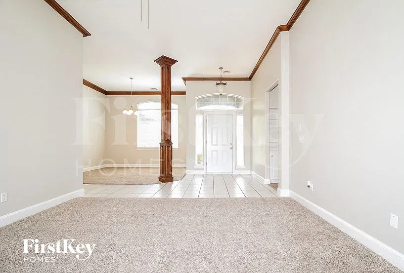 4 bed, 3.0 bath, 2584 sqft, $2,870 — Photo 2