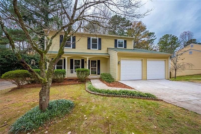 1st image of 300 Barrington Dr E