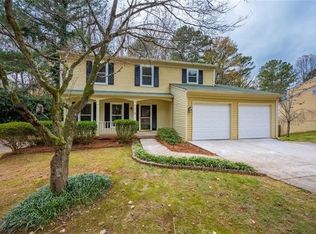 300 Barrington Dr E, Roswell, GA 30076