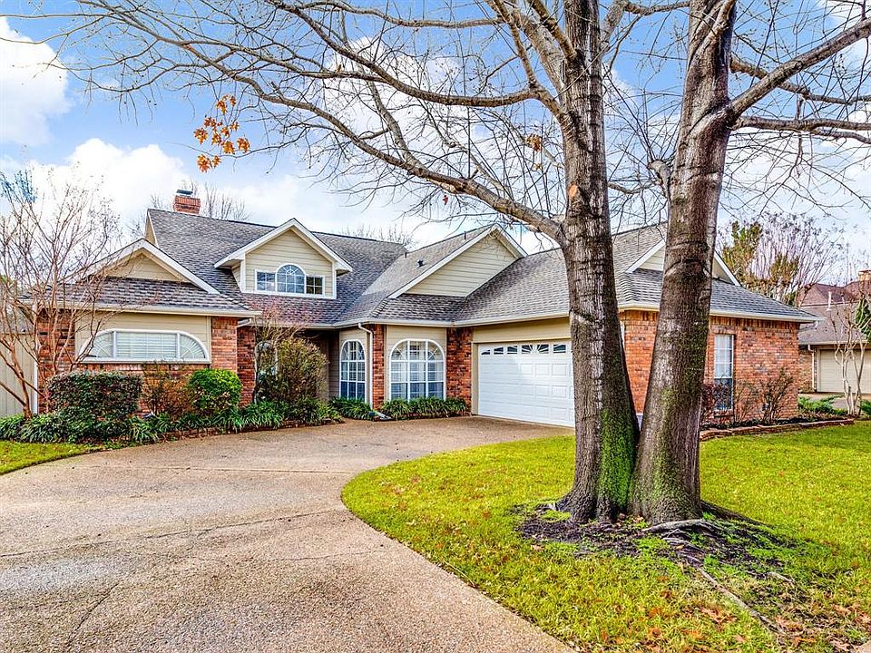 1st image of 2533 Fox Glenn Cir