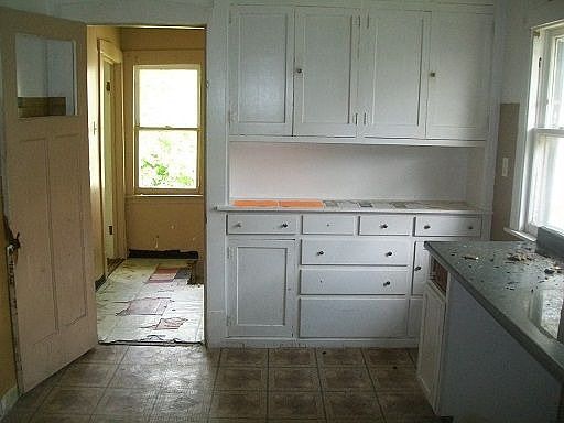 5th image of 225 S 21st Ave