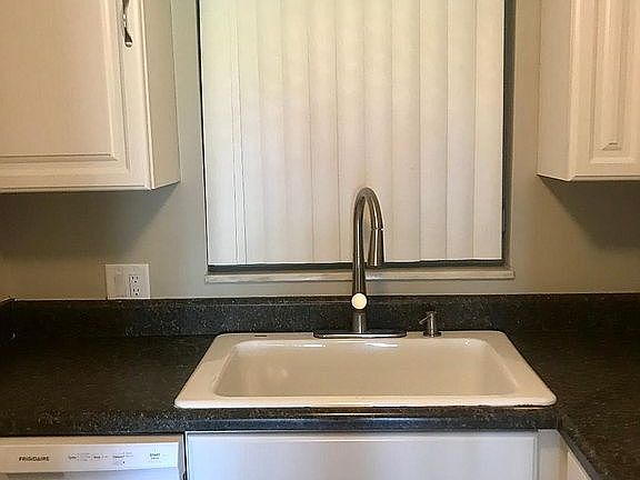 4th image of 510 Lake Shore Dr #200