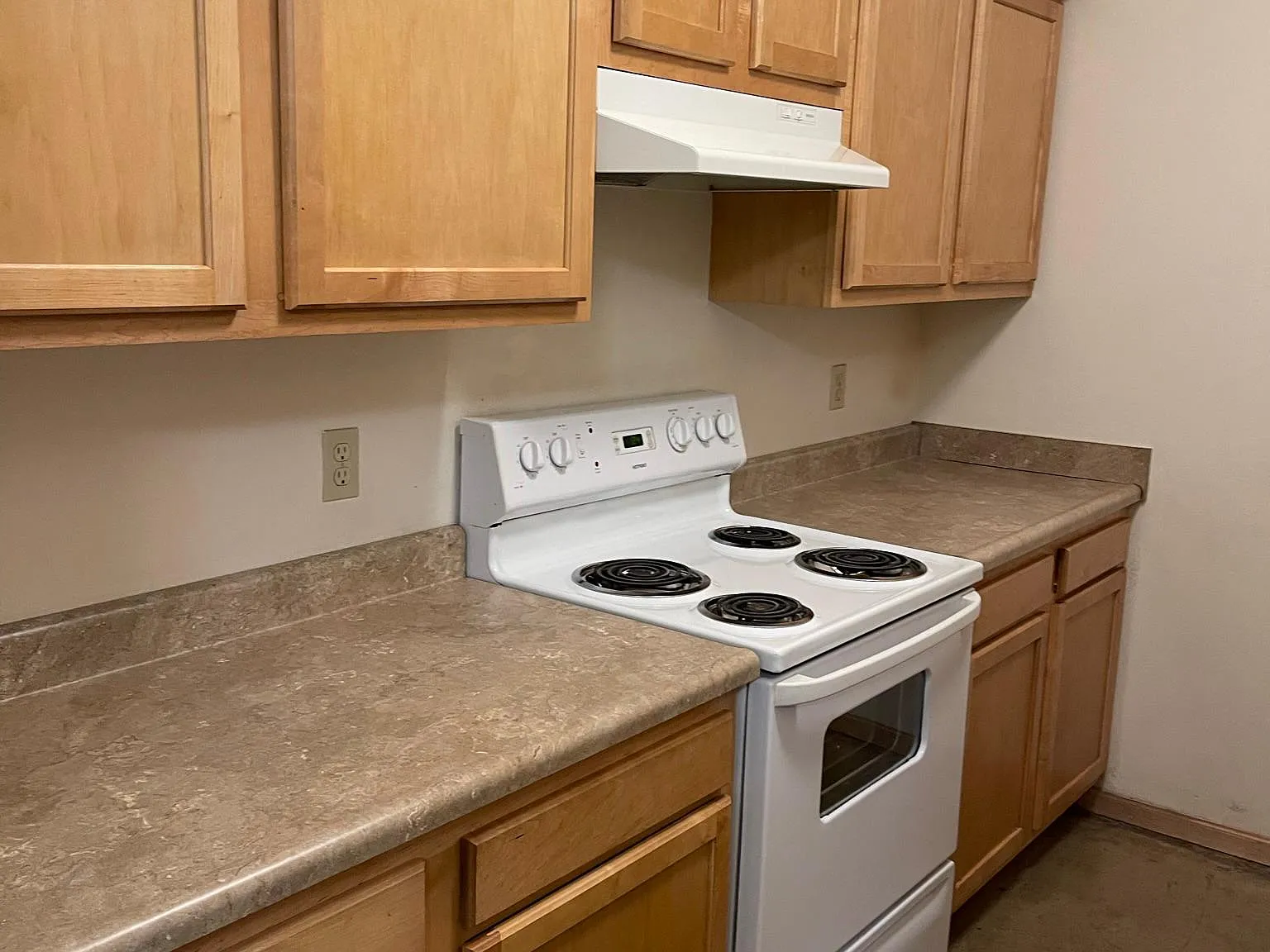 3 bed, $2,432 — Photo 2