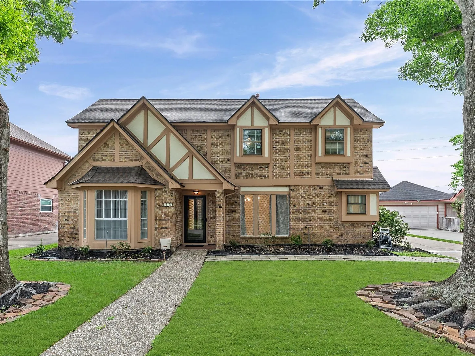 5 bed, 3.5 bath, 3594 sqft, $3,050 — Photo 2
