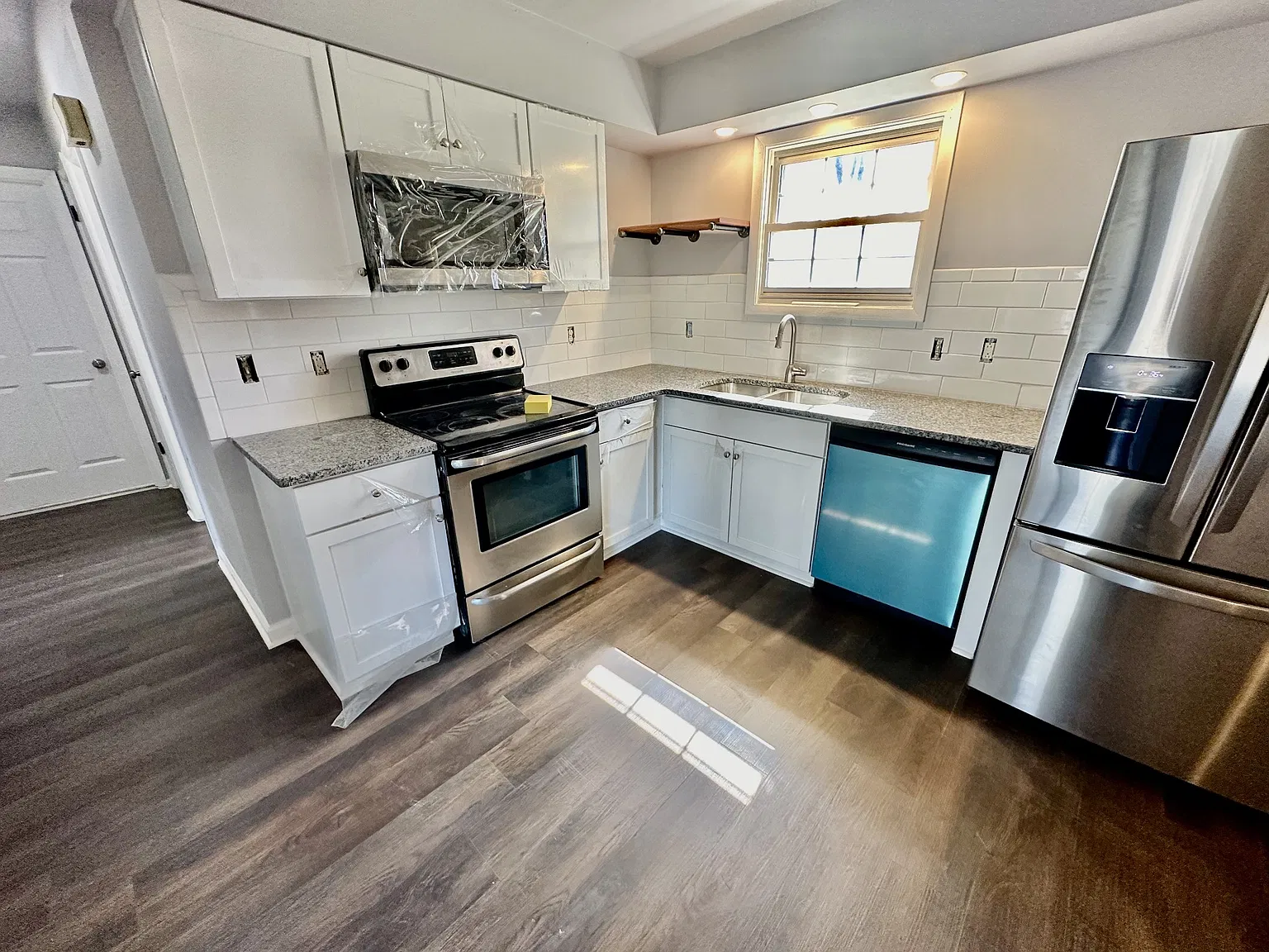 3 bed, 1.5 bath, 1057 sqft, $1,850 — Photo 3