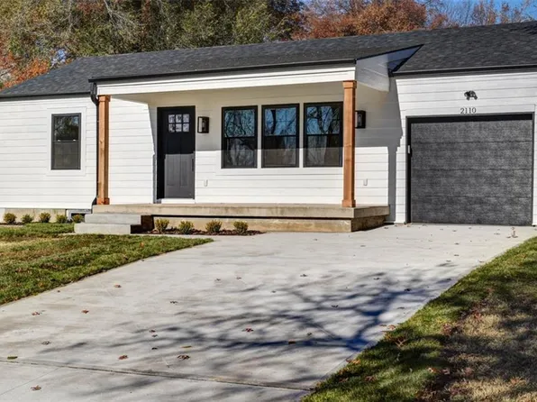 2110 W 74th Ter, Prairie Village, KS 66208