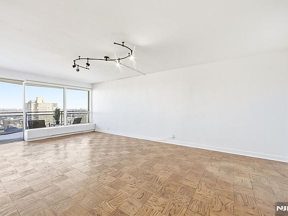 3rd image of 2077 Center Ave APT 20F