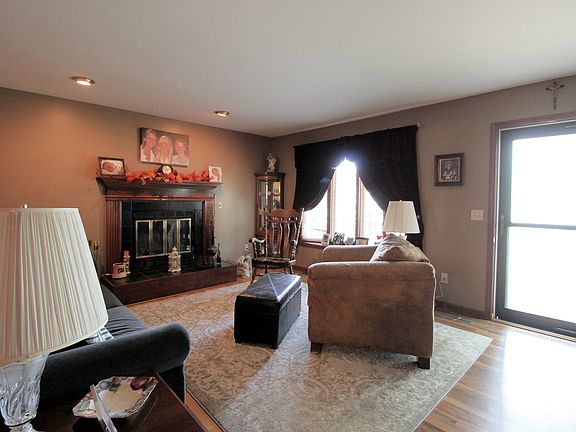 3rd image of 676 Robert Dr