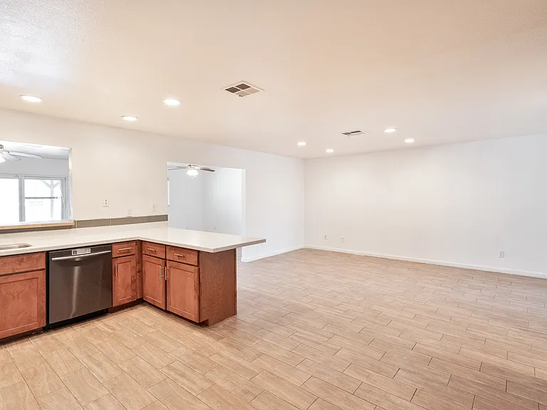 4625 E Park St — Photo 25