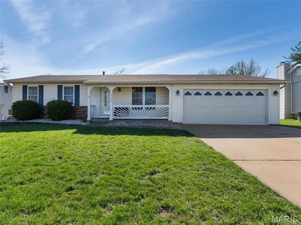 1326 Trails Dr, Fenton, MO 63026