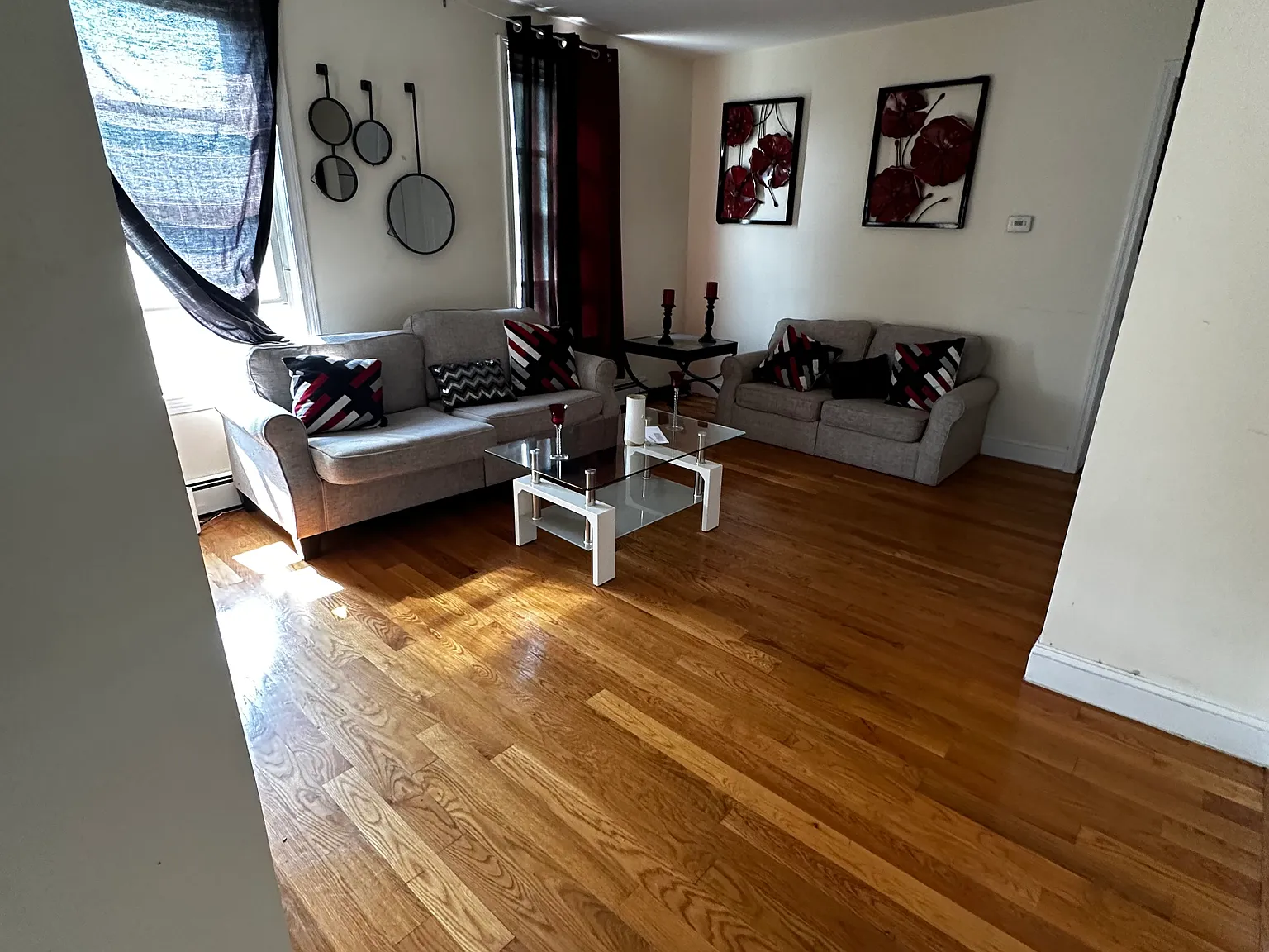 3 bed, 1200 sqft, $3,100 — Photo 3