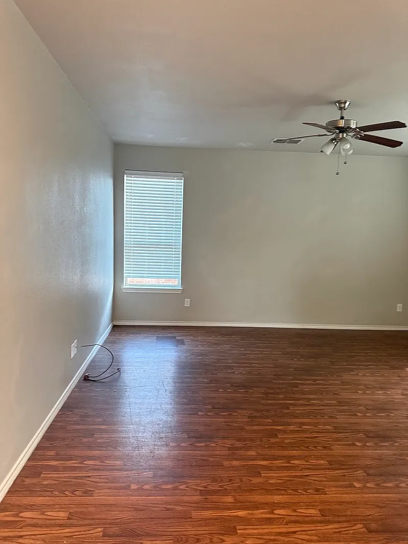 4 bed, 2305 sqft, $2,500 — Photo 3