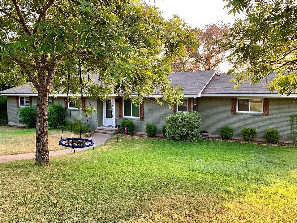 1st image of 424 Clinton Dr