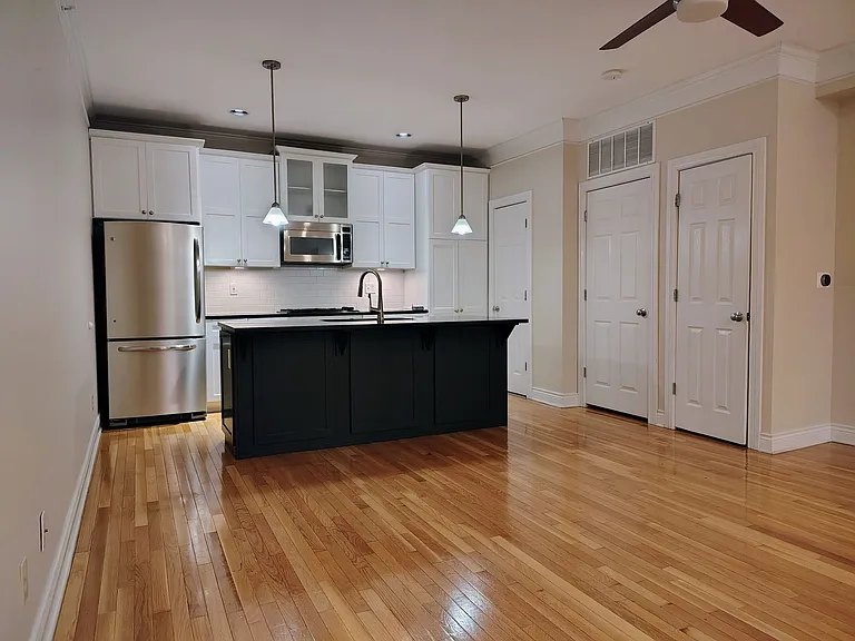 2928 Walnut St — Photo 6