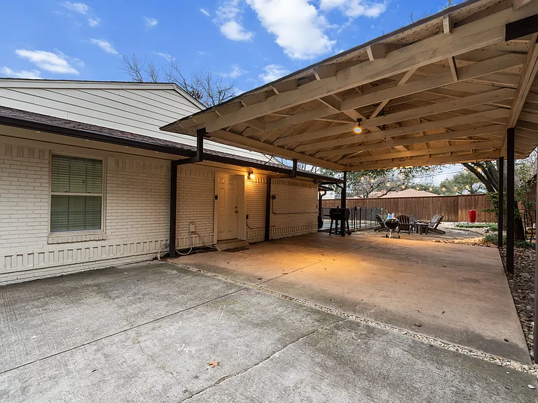 6806 Royal Ln — Photo 26