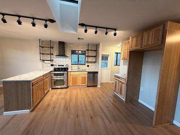 5th image of 313 E Pine St