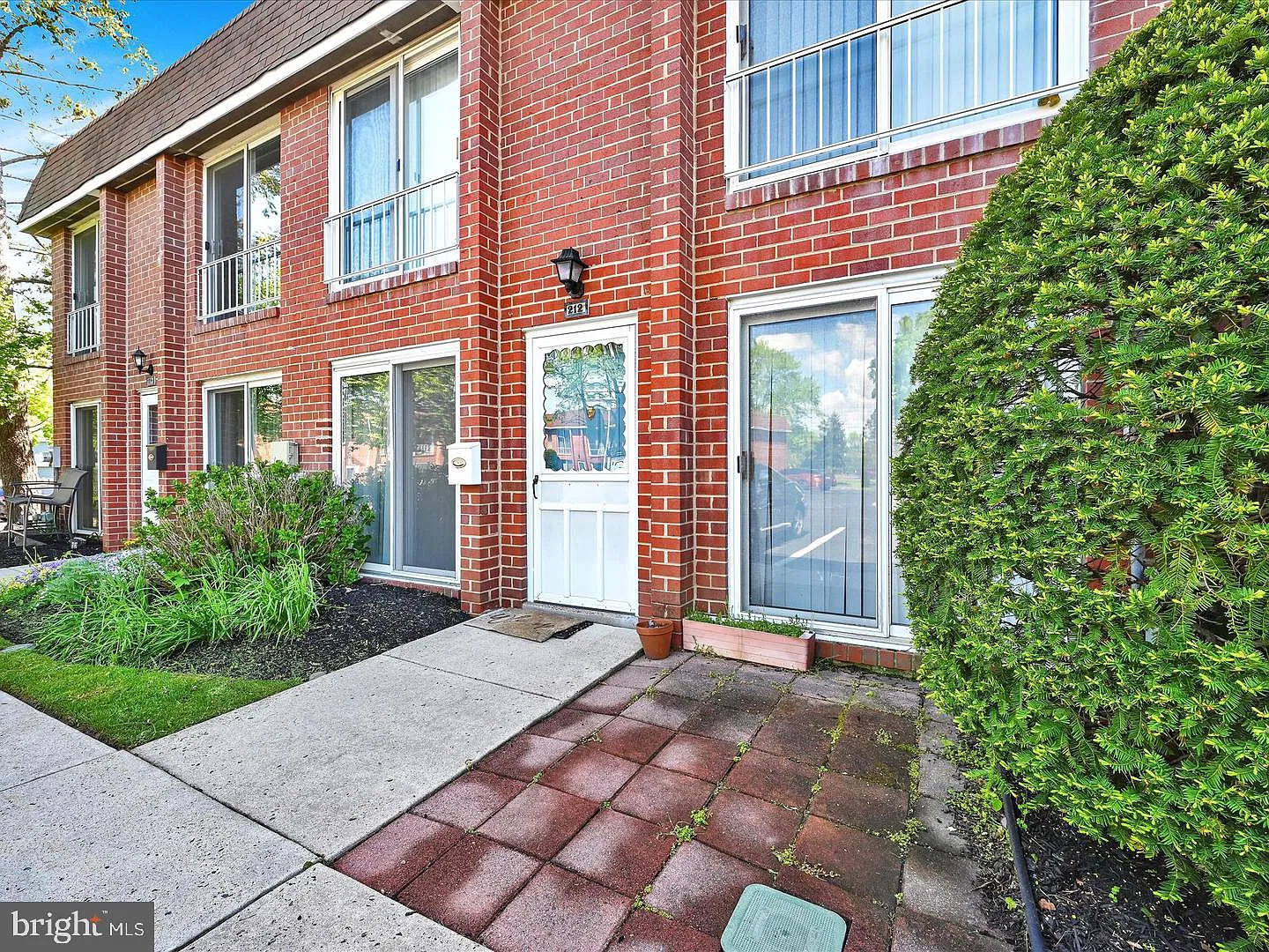 2 bed, 1.5 bath, 1012 sqft, $2,000 — Photo 3
