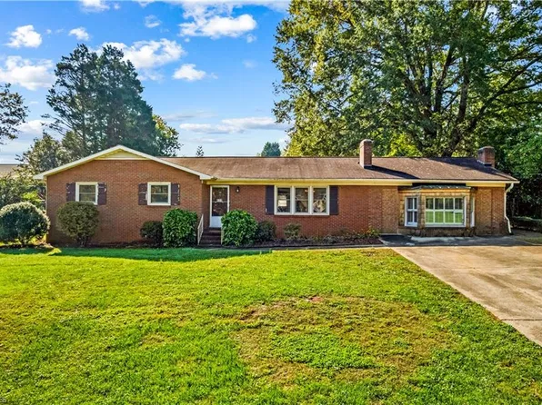 522 N Carolina Ave, Statesville, NC 28677