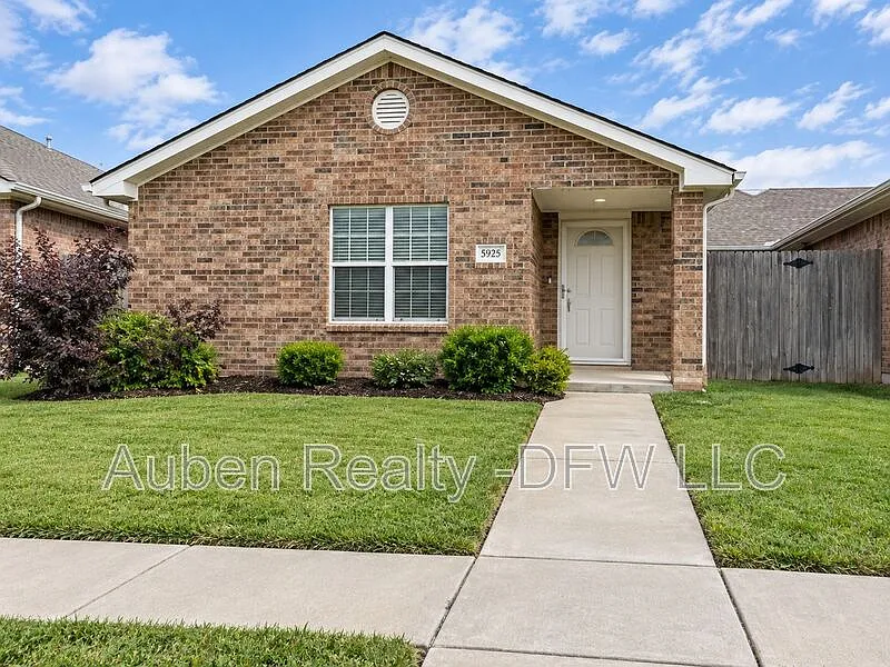 2806 Steves Way