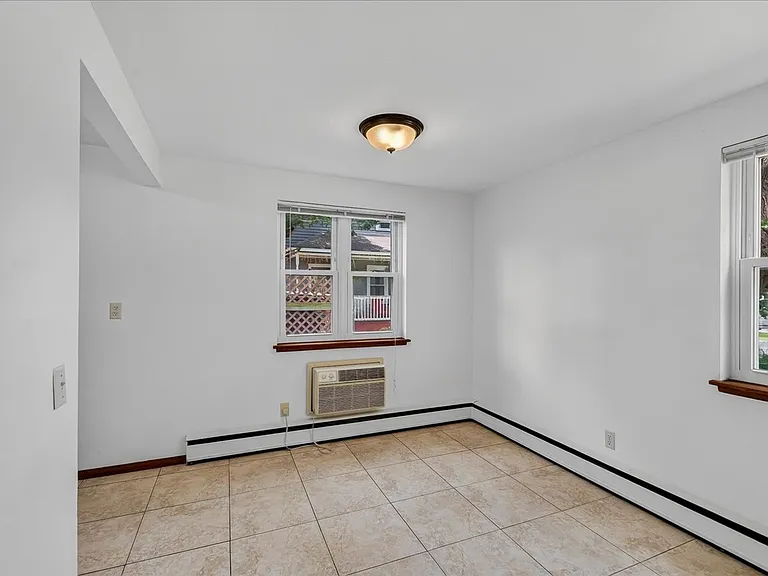5809 Raymond Rd — Photo 10