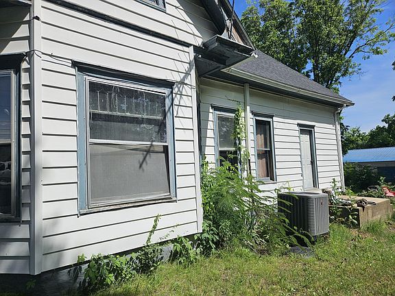 3rd image of 203 E Pennington Avenue
