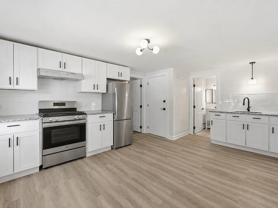 78 School St #3