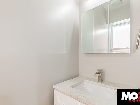 3rd image of 818 N Oakley Blvd #2F