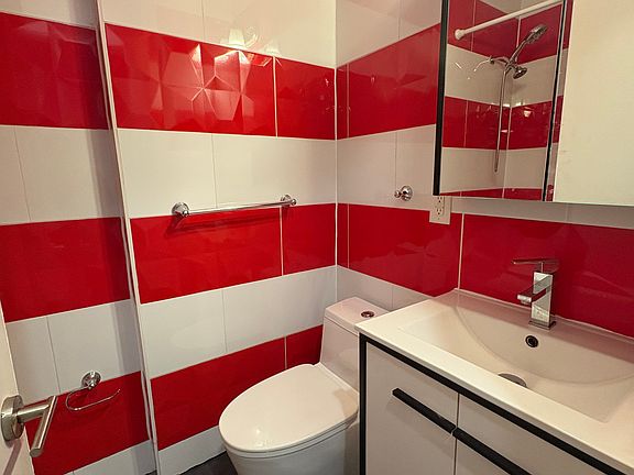 3rd image of 739 Garfield Ave Floor 3
