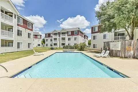 523 Sw Pkwy #203