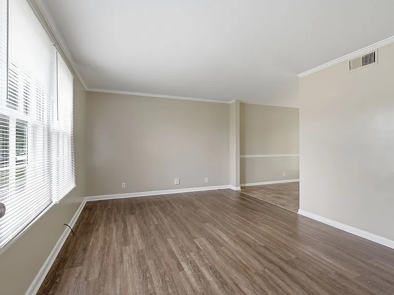 758 McPherson Dr — Photo 5