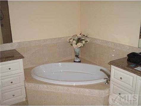 5th image of 23 Harbour Isle Dr W Unit 205