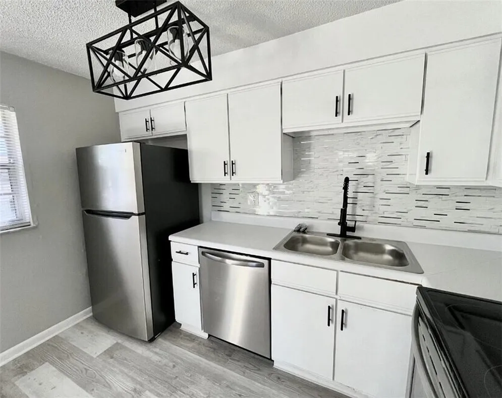 2 bed, 1.0 bath, 770 sqft, $1,550 — Photo 4
