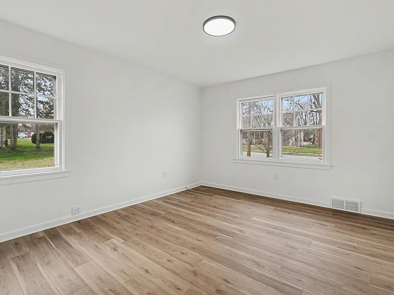 1555 Locust St — Photo 13