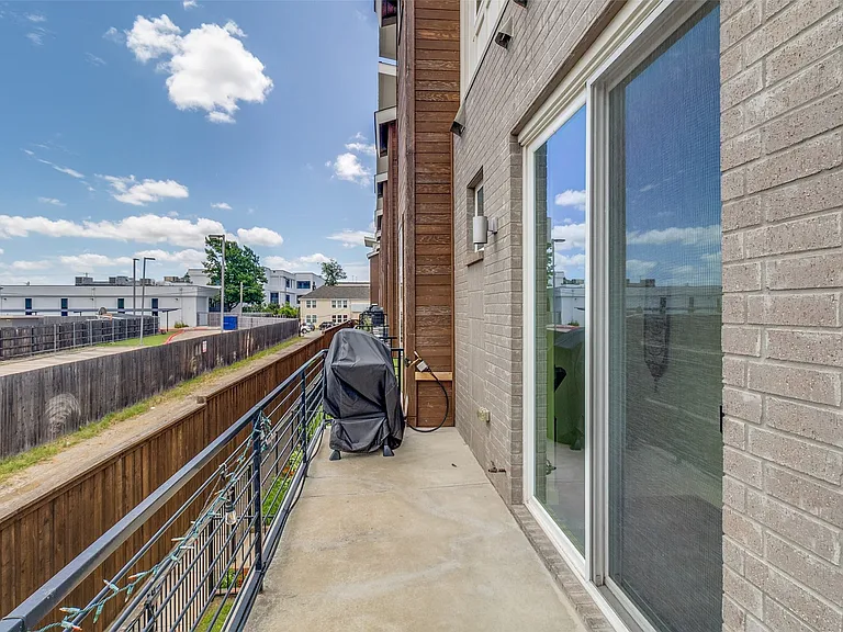 4626 Munger Ave #201 — Photo 11
